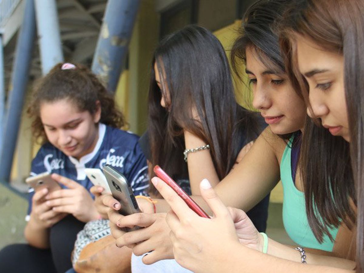 Si sos padre o madre no te quiero desanimar. Pero aunque vivas stalkeando a los chicos, siempre vas a quedar un poco cringe y fuera de código Si sos padre o madre no te quiero desanimar. Pero aunque vivas stalkeando a los chicos, siempre vas a quedar un poco cringe y fuera de código