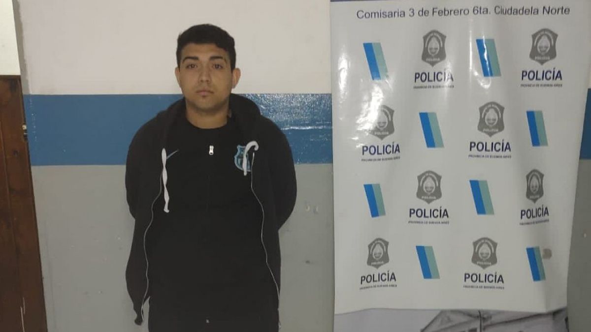 Uno de los delincuentes detenido en uno de los monoblock del Fuerte Apache, que asesinaron a un efectivo de la Policía Federal en una emboscada en Ciudadela