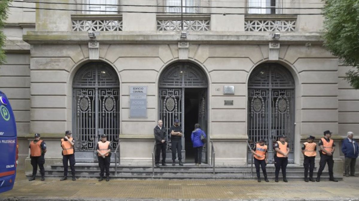 Los Tribunales de Dolores, donde este lunes se escuchar&iacute;an testimonio clave en el juicio por el crimen de Fernando B&aacute;ez Sosa