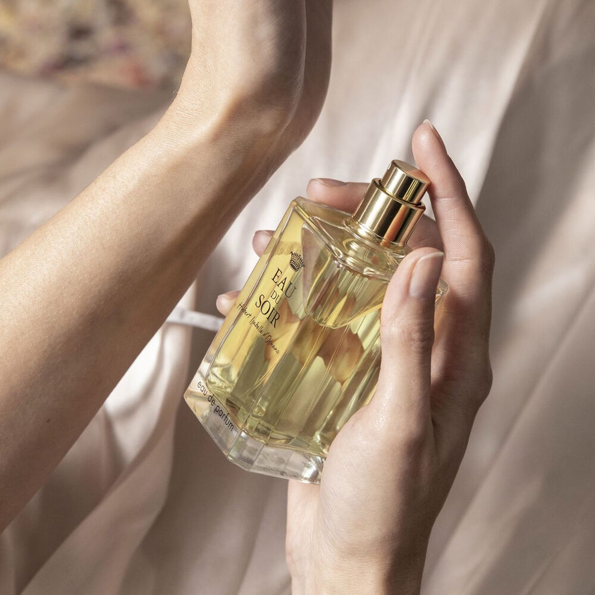 Eau du Soir de Sisley, el perfume favorito de la Reina Letizia. Eau du Soir de Sisley, el perfume favorito de la Reina Letizia.