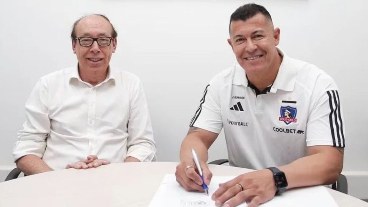 Este martes Jorge Almirón firmó su contrato con el Colo Colo y habló de Arturo Vidal y el astrologo de Boca. Este martes Jorge Almirón firmó su contrato con el Colo Colo y habló de Arturo Vidal y el astrologo de Boca.