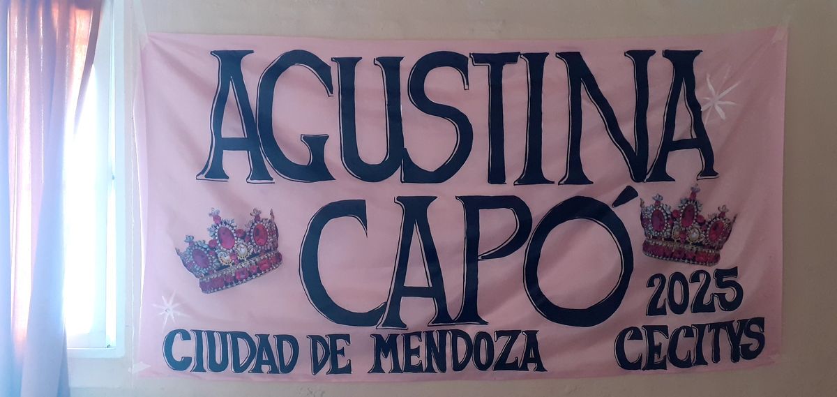 Los pasacalles también toman forma vendimial. La virreina de la Ciudad de Mendoza, Agustina Capó, tuvo el año pasado hincha con banderas a su honor. Los pasacalles también toman forma vendimial. La virreina de la Ciudad de Mendoza, Agustina Capó, tuvo el año pasado hincha con banderas a su honor.
