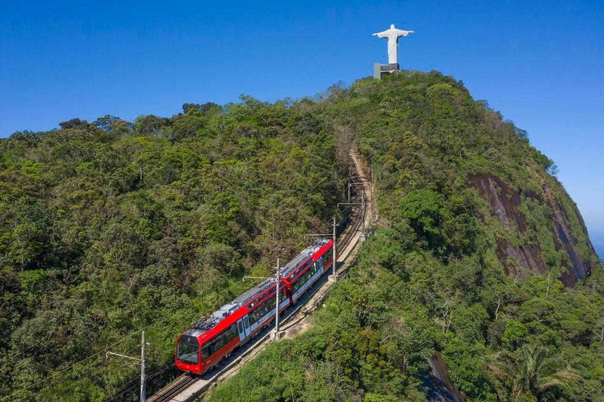 El Trem do Corcovado te lleva ida y vuelta al Cristo Redentor. Imagen: Paineiras Corcovado. El Trem do Corcovado te lleva ida y vuelta al Cristo Redentor. Imagen: Paineiras Corcovado.