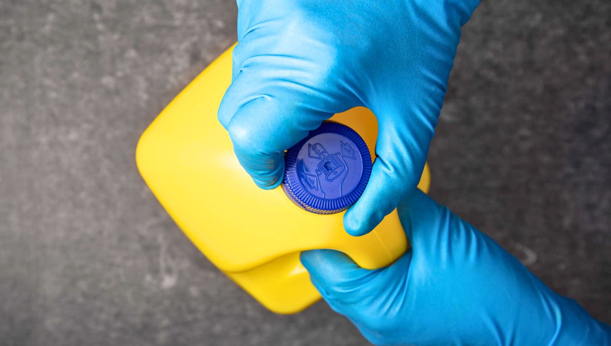 Este producto desinfecta en profundidad y elimina manchas complejas en cuestión de minutos&nbsp;