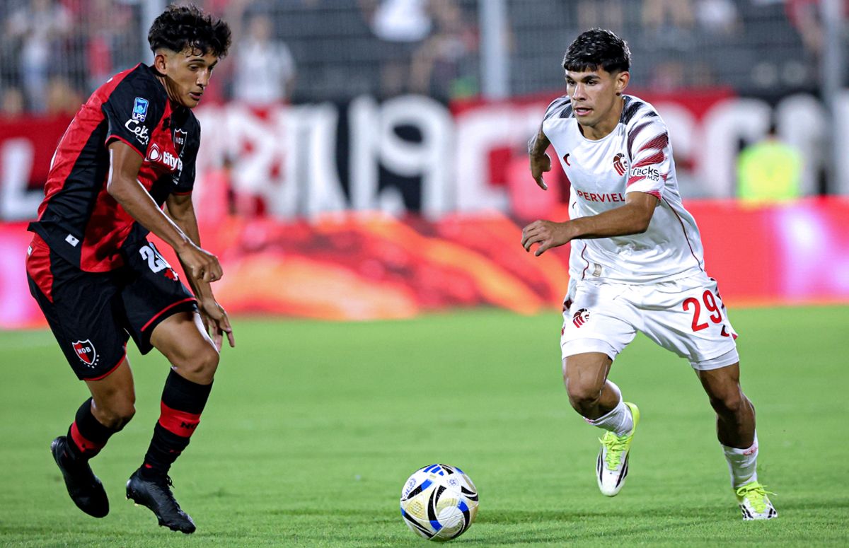 Estudiantes gan&oacute; de visitante ante el alica&iacute;do Newell's.