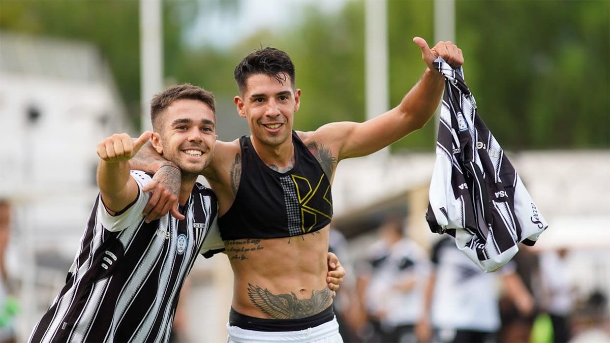 Nicolás Romano está junto a Jeremías Rodríguez Puch. Los dos jugadores serán titulares en Gimnasia y Esgrima ante el Deportivo Maipú. Nicolás Romano está junto a Jeremías Rodríguez Puch. Los dos jugadores serán titulares en Gimnasia y Esgrima ante el Deportivo Maipú.