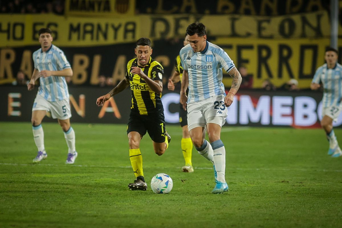 Racing no pudo con Peñarol.