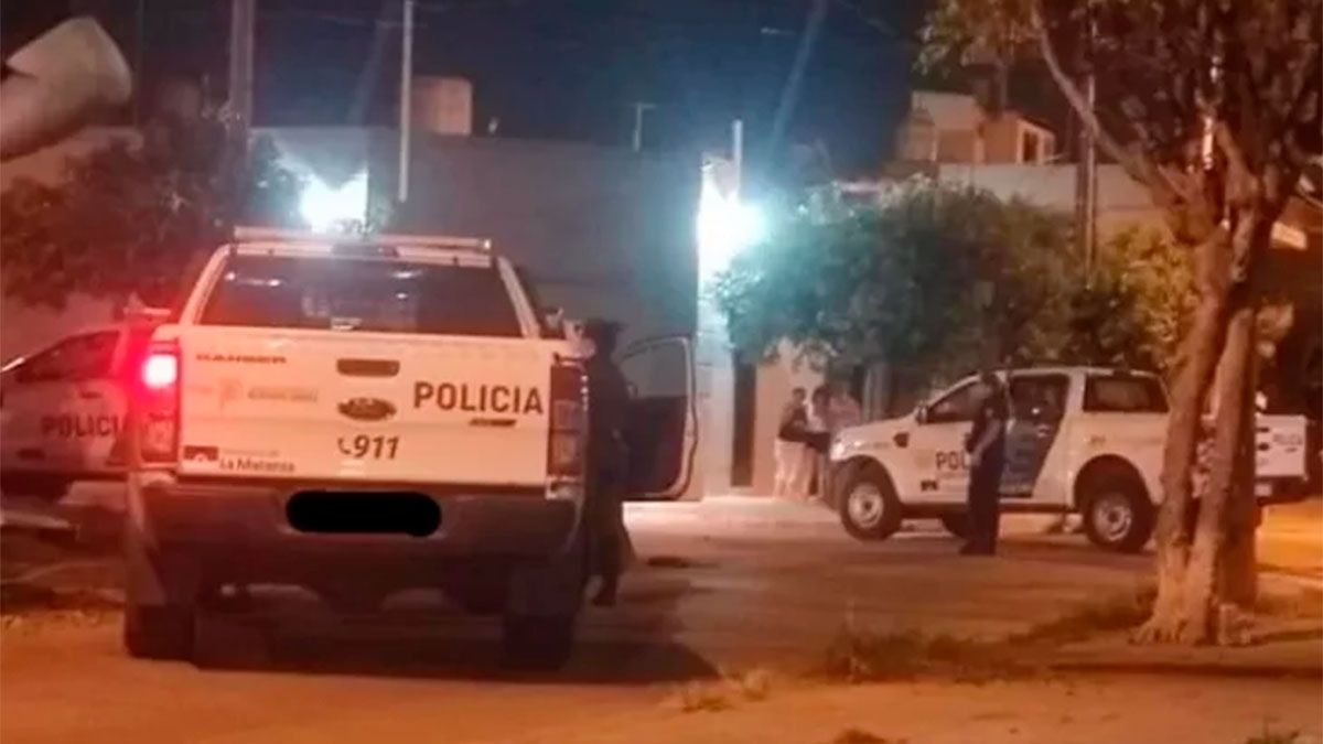 La Policía intervino y detuvo a Julio Medina, que además fue llevado al hospital Simplemente Evita, donde se encontraba sedado y le realizaron estudios.