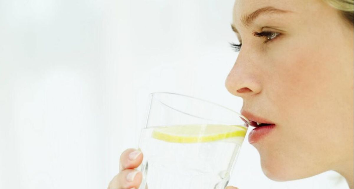Salud. Beneficios de tomar agua con limón.