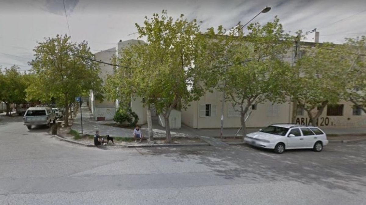 El joven mantenía relaciones sexuales con su amante, en un departamento del barrio Rivadavia Norte, y al percibir la llegada del marido se tiro por la ventana