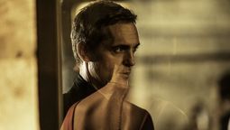 Pedro Alonso protagoniza El silencio del pantano en Netflix.
