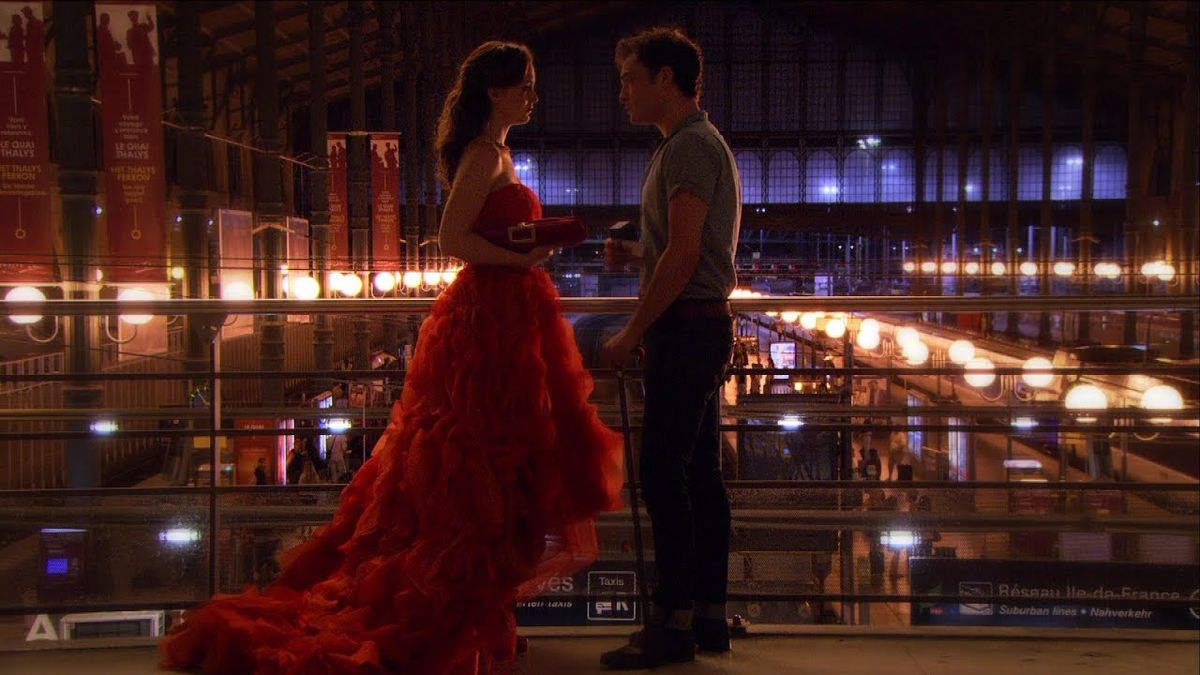 Una de las escenas más icónicas de Gossip Girl fue grabada en una estaicón de tren de Paris. Imagen: YouTube