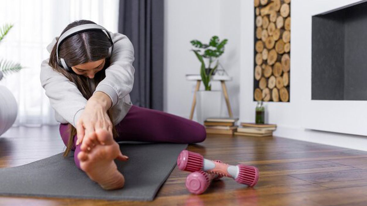 Es importante el precalentamiento antes de empezar la rutina de caminar 5.000 pasos en tu casa. Es importante el precalentamiento antes de empezar la rutina de caminar 5.000 pasos en tu casa.