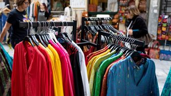 Fardos de ropa: por qué en Mendoza son un éxito de ventas y en Chile una pesadilla Fardos de ropa: por qué en Mendoza son un éxito de ventas y en Chile una pesadilla