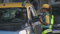Imagen ilustrativa: un texista borracho llevaba a su pareja en el baúl. Foto: gentileza Todo Noticias. Imagen ilustrativa: un texista borracho llevaba a su pareja en el baúl. Foto: gentileza Todo Noticias.