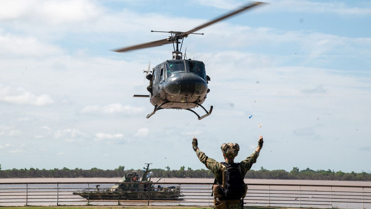 Uno de los helicópteros de la Fuerza Aérea, que ya opera en Rosario. Uno de los helicópteros de la Fuerza Aérea, que ya opera en Rosario.