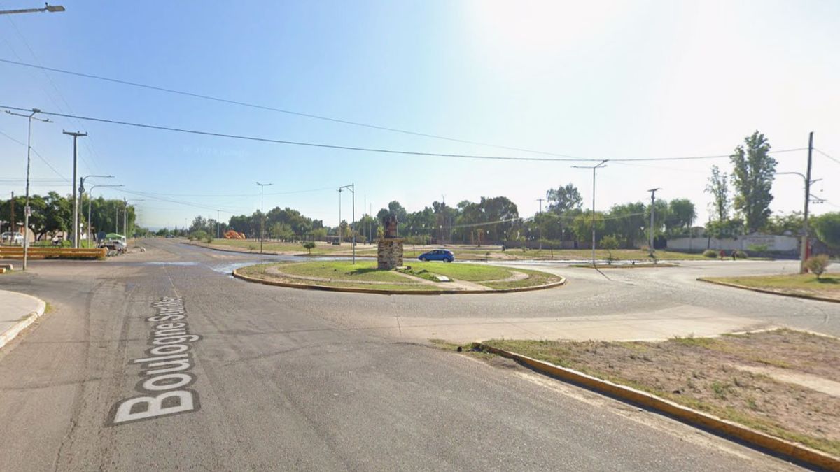 El accidente fatal ocurrió en la rotonda de calles Boulogne Sur Mer y Río Diamante