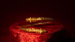 Descubrimiento de un tesoro increíble emociona a la arqueología: pesa más de un cuarto kilo de oro
