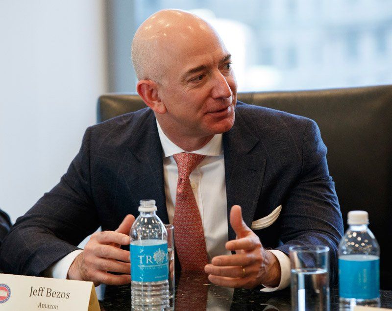 Jeff Bezos donar&aacute; a trav&eacute;s de su compa&ntilde;ia Amazon un mill&oacute;n de d&oacute;lares al fondo de investidura de Donald Trump.