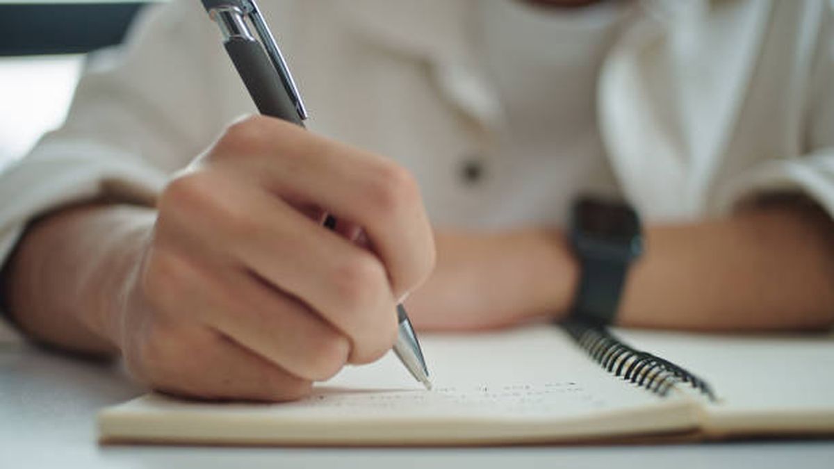 Quienes toman apuntes en papel, tienen distintos beneficios cognitivos. Quienes toman apuntes en papel, tienen distintos beneficios cognitivos.