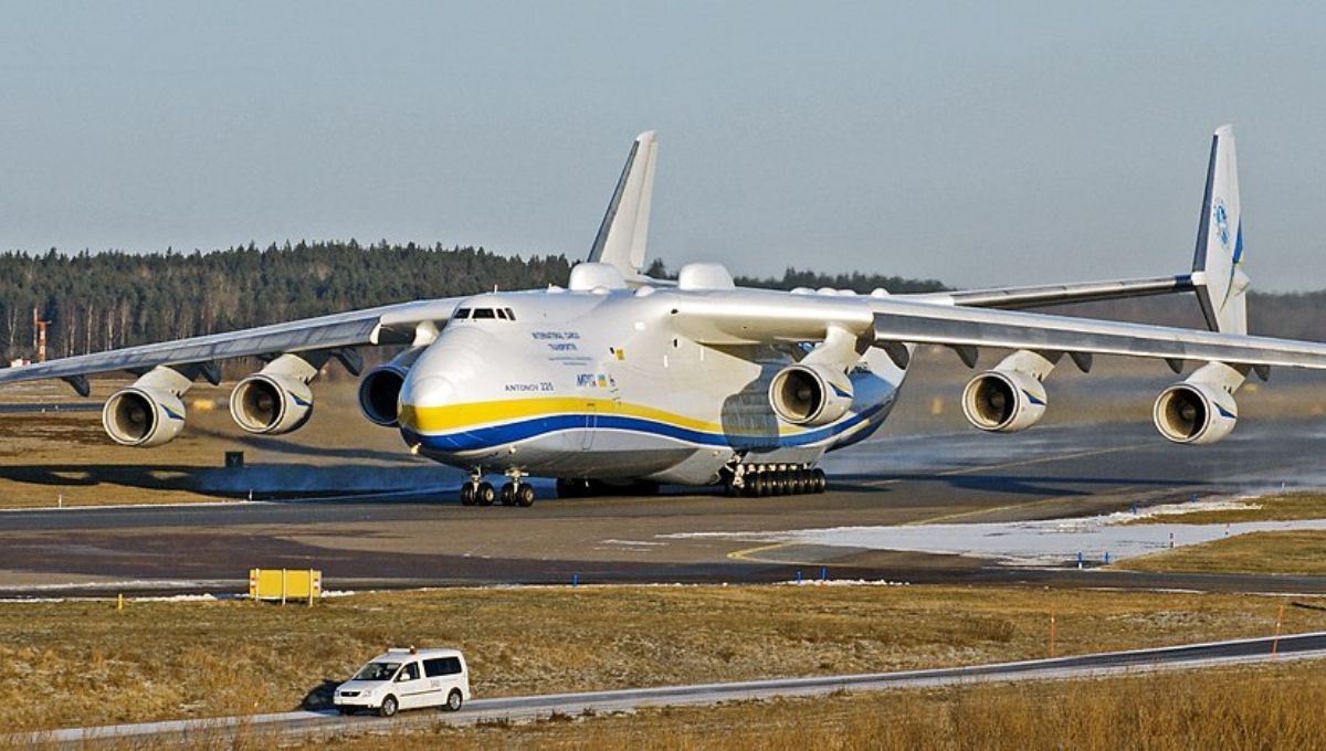 Este avión, único en el mundo hasta su destrucción en 2022, ostentaba 240 récords mundiales, incluyendo el de la carga aérea más pesada y más larga, pero también es notable por sus 43 metros de longitud de bodega de carga y su alto costo operativo Este avión, único en el mundo hasta su destrucción en 2022, ostentaba 240 récords mundiales, incluyendo el de la carga aérea más pesada y más larga, pero también es notable por sus 43 metros de longitud de bodega de carga y su alto costo operativo