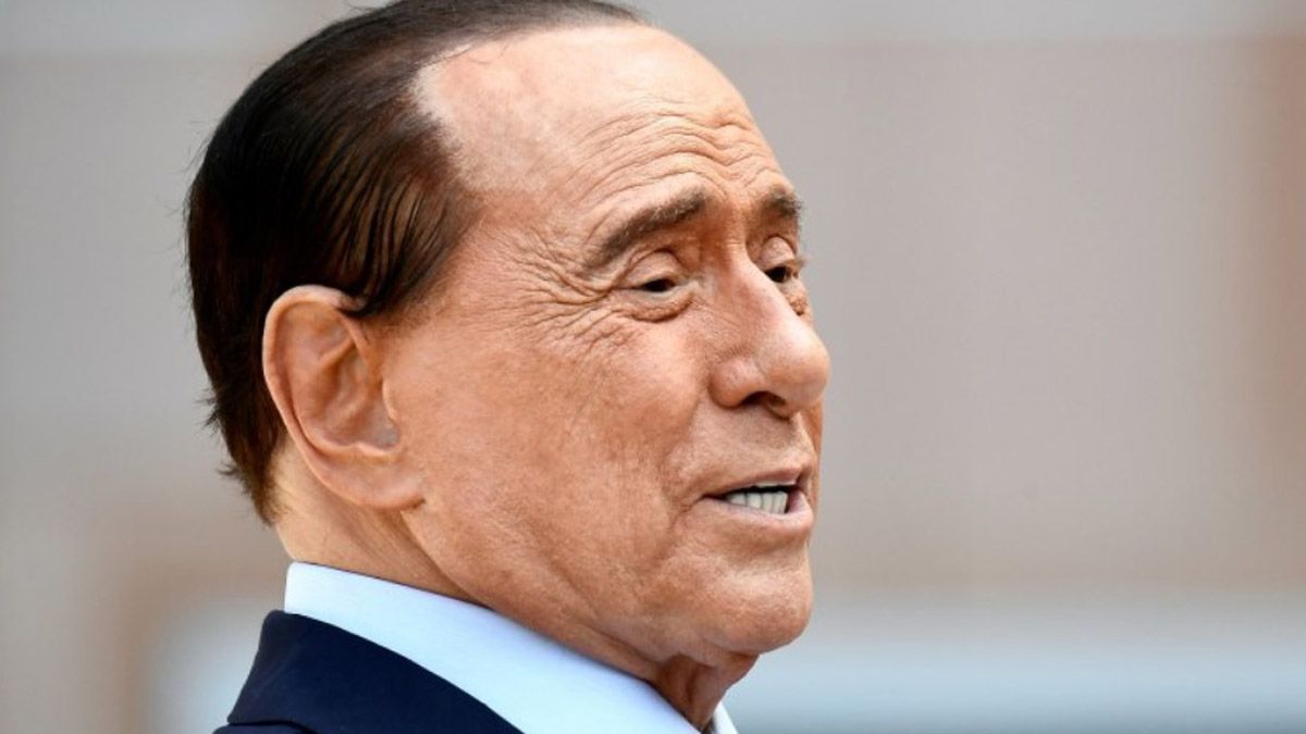 Italia: Silvio Berlusconi tiene leucemia crónica y continuará internado en un hospital de Milán
