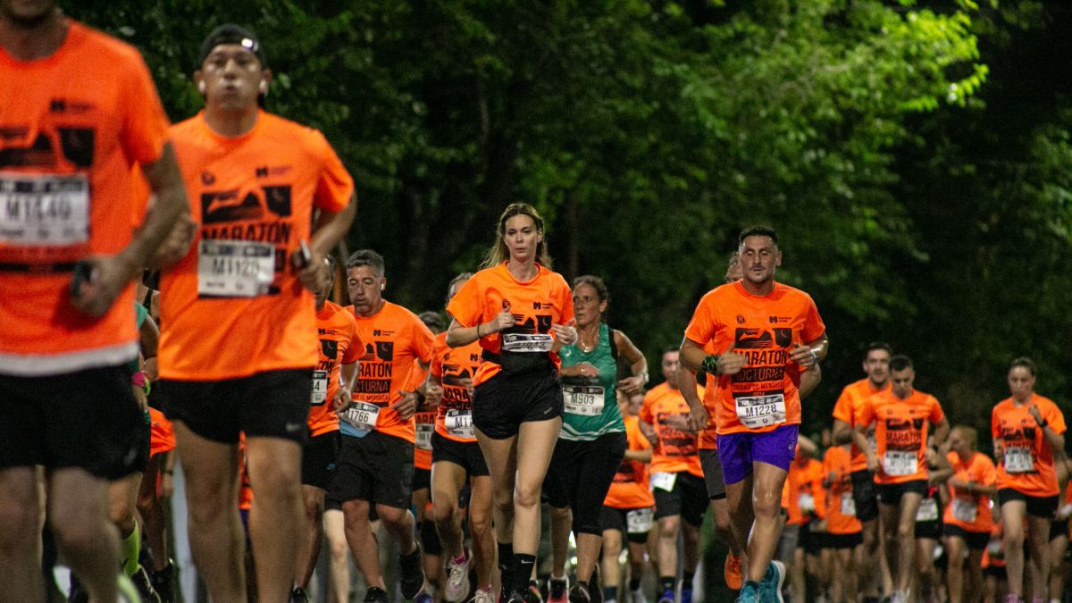 La largada y la llegada de la tercera edición de la maratón nocturna de Ciudad tuvo lugar en Casa de Gobierno.