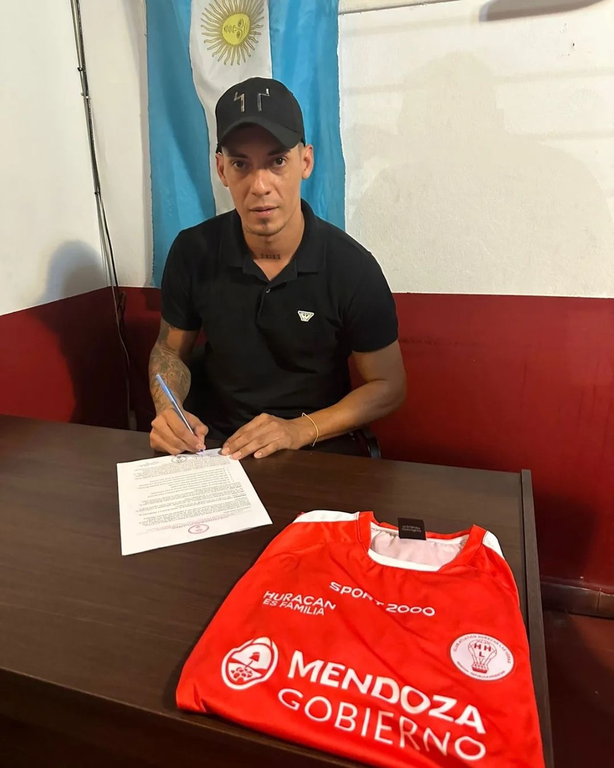 Palote volvió a Mendoza para jugar en Huracán Las Heras. Ya había actuado en Gimnasia y Esgrima hace unos años. Palote volvió a Mendoza para jugar en Huracán Las Heras. Ya había actuado en Gimnasia y Esgrima hace unos años.