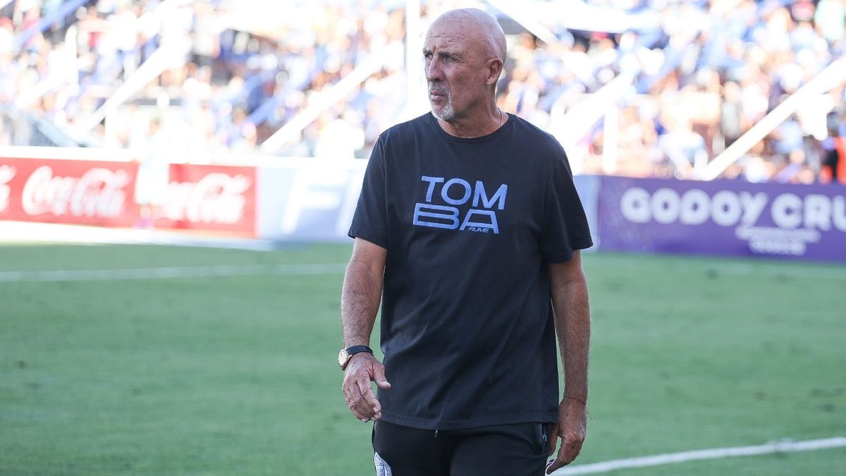 El entrenador Daniel Oldrá se fue con algo de bronca por la primera derrota de Godoy Cruz en el torneo.