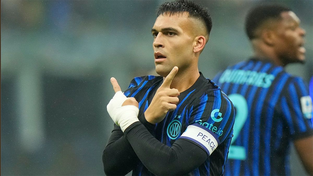 Lautaro Martínez anda derecho para el gol.