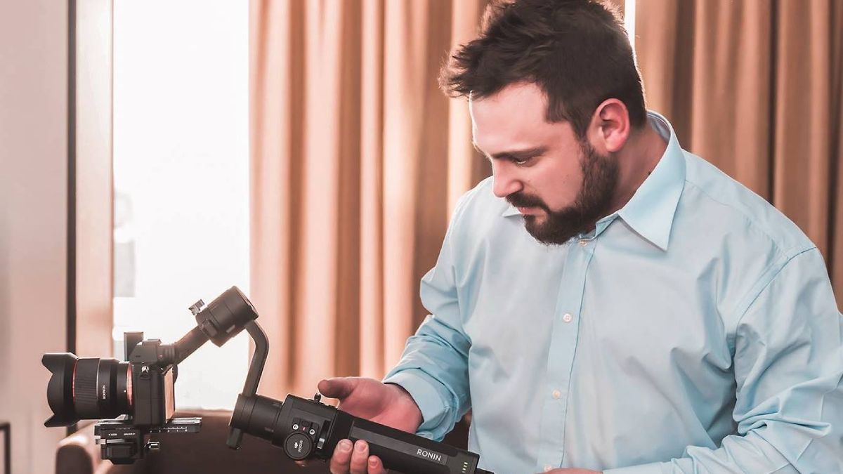 El fotógrafo mendocino Mauricio Nacif denunció que le robaron específico y muy técnico material fotográfico y tiene la esperanza de recuperarlo para su trabajo diario.