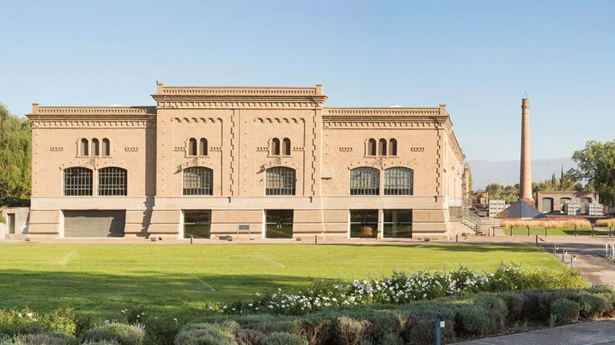 LLa bodega Trapiche que elaboró el mejor Malbec del mundo se encuentra en La Consulta, en el Valle de Uco LLa bodega Trapiche que elaboró el mejor Malbec del mundo se encuentra en La Consulta, en el Valle de Uco