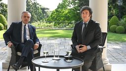Alberto Fernández y Javier Milei en la Residencia de Olivos.