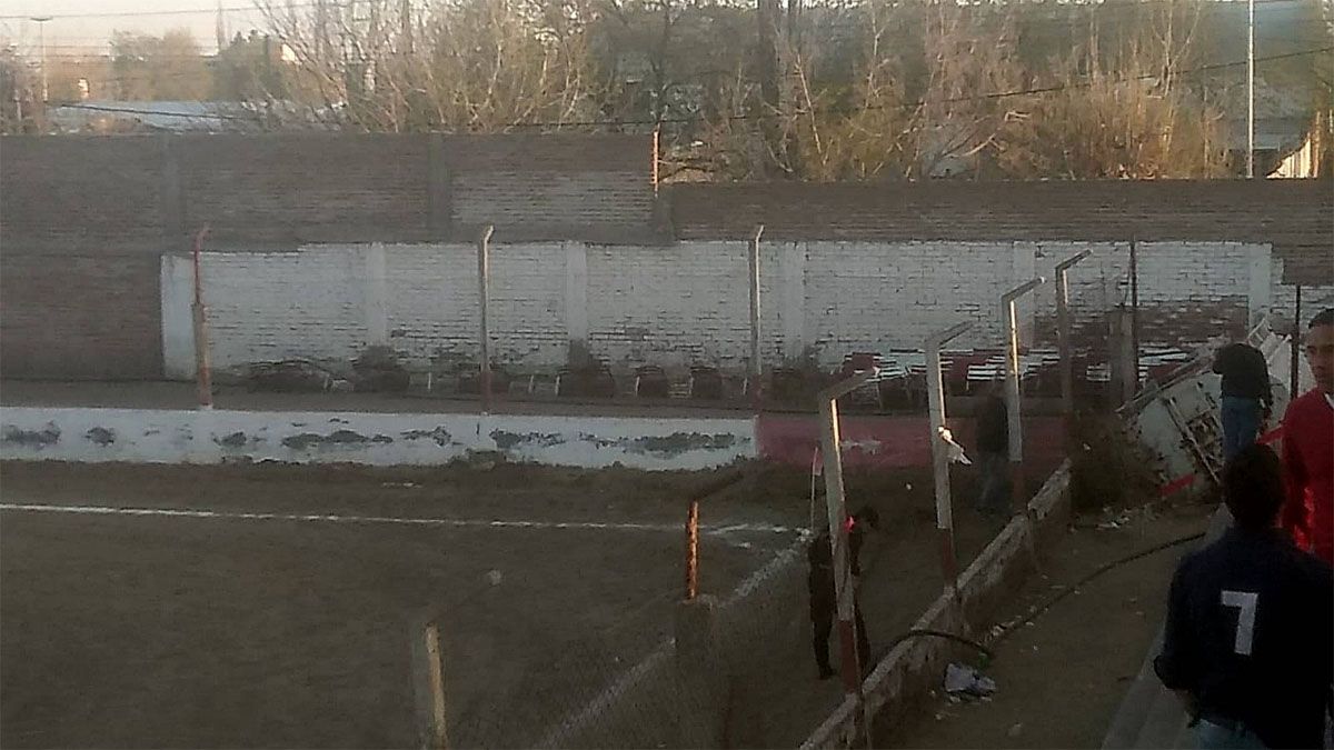 Esta es la cancha de El Porvenir de San Rafael, donde murió el hincha.