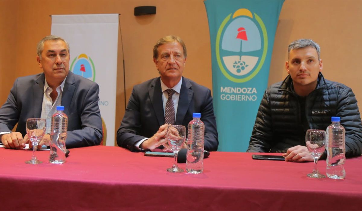 Enrique Vaquié, Rodolfo Suarez y Pablo Magistocchi en el anuncio del avance sobre Potasio Río Colorado. Enrique Vaquié, Rodolfo Suarez y Pablo Magistocchi en el anuncio del avance sobre Potasio Río Colorado.