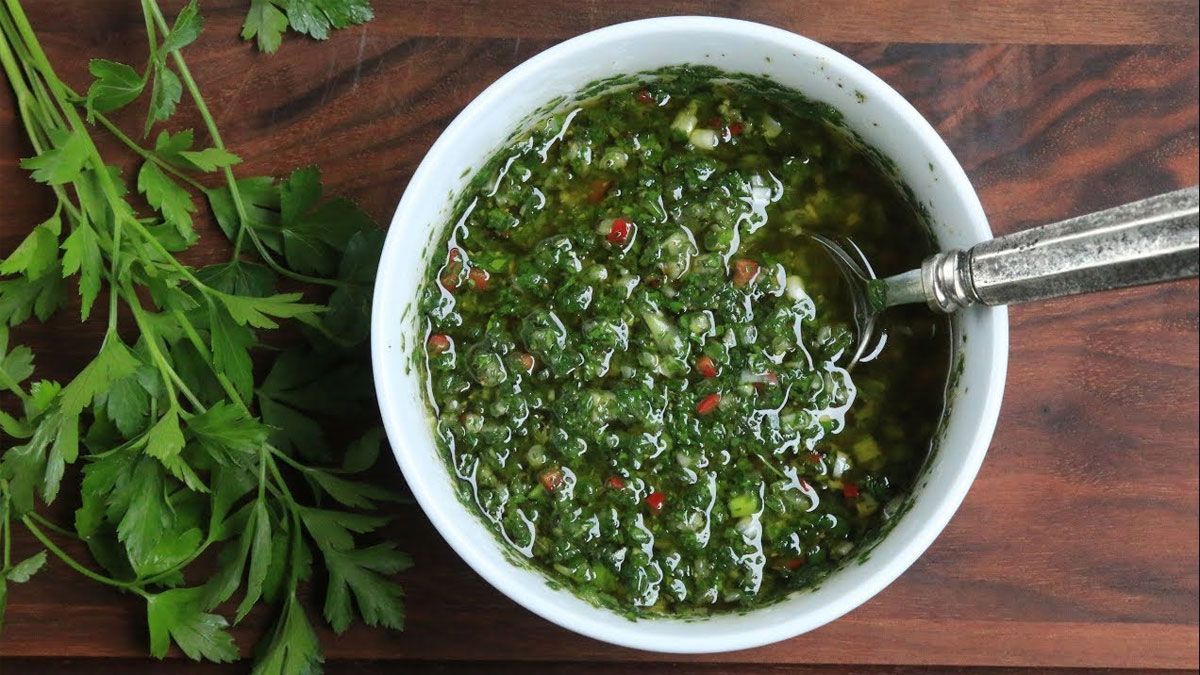 En un par de pasos, esta receta de chimichurri te hará chuparte los dedos. En un par de pasos, esta receta de chimichurri te hará chuparte los dedos.