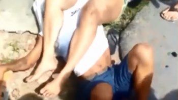 Un motochorro quiso robarle a una luchadora de jiu-jitsu y el herido fue él