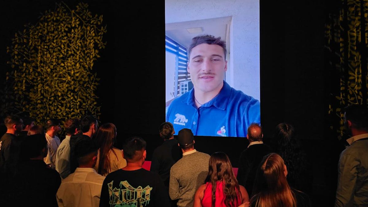 El rugbier estuvo en la premiación a través de un video. El rugbier estuvo en la premiación a través de un video.