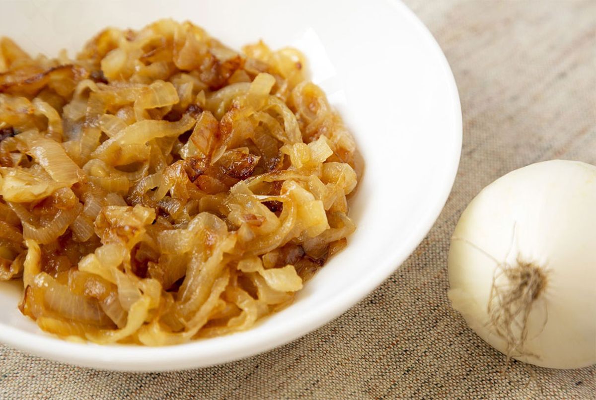 Las cebollas caramelizadas, hechas con una receta de simples ingredientes, se adaptan a todo tipo de comidas. Las cebollas caramelizadas, hechas con una receta de simples ingredientes, se adaptan a todo tipo de comidas.