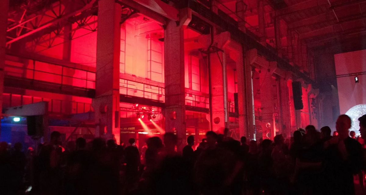 Tresor es uno de los clubes más elegidos de Berlín. Tresor es uno de los clubes más elegidos de Berlín.