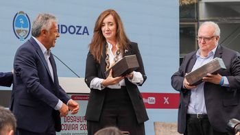 Villarruel llevó un gesto político al Desayuno de la COVIAR y prometió respaldo al sector del vino Villarruel llevó un gesto político al Desayuno de la COVIAR y prometió respaldo al sector del vino