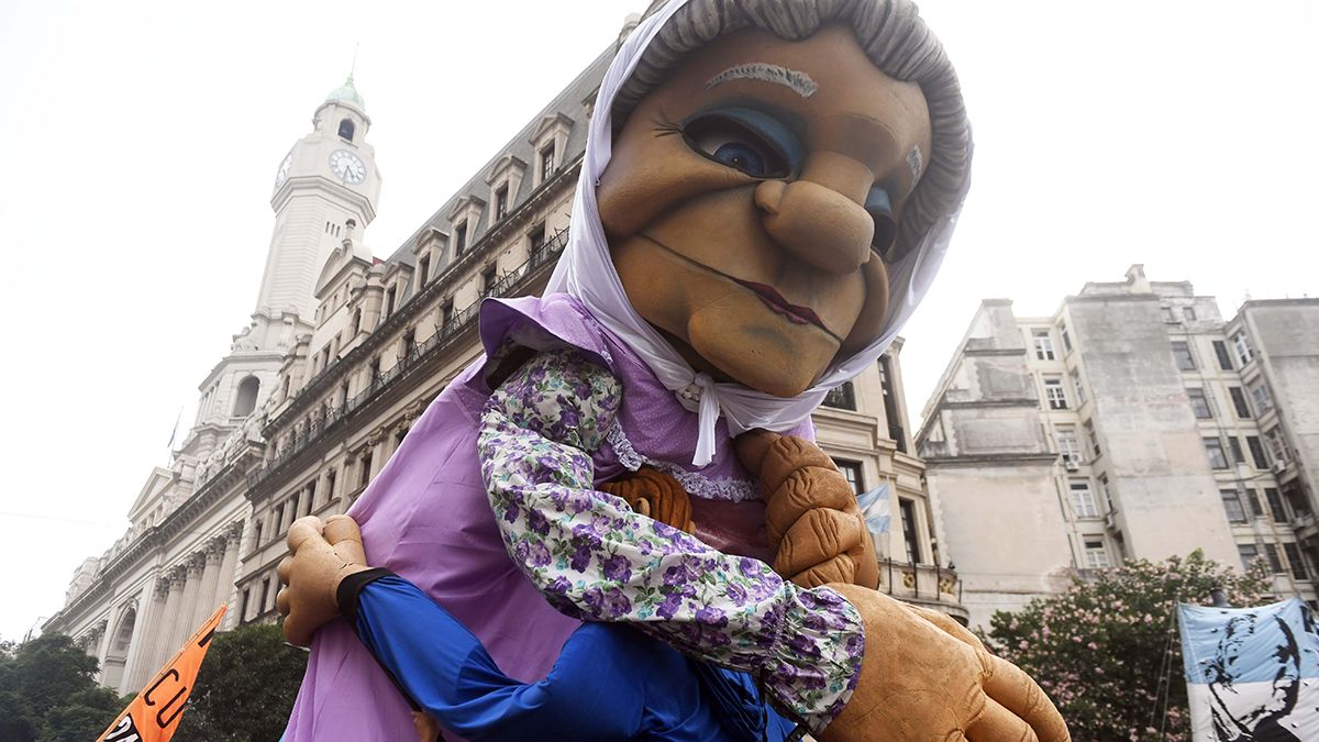 La agrupación Abuelas de Plaza de Mayo representadas en la movilización.