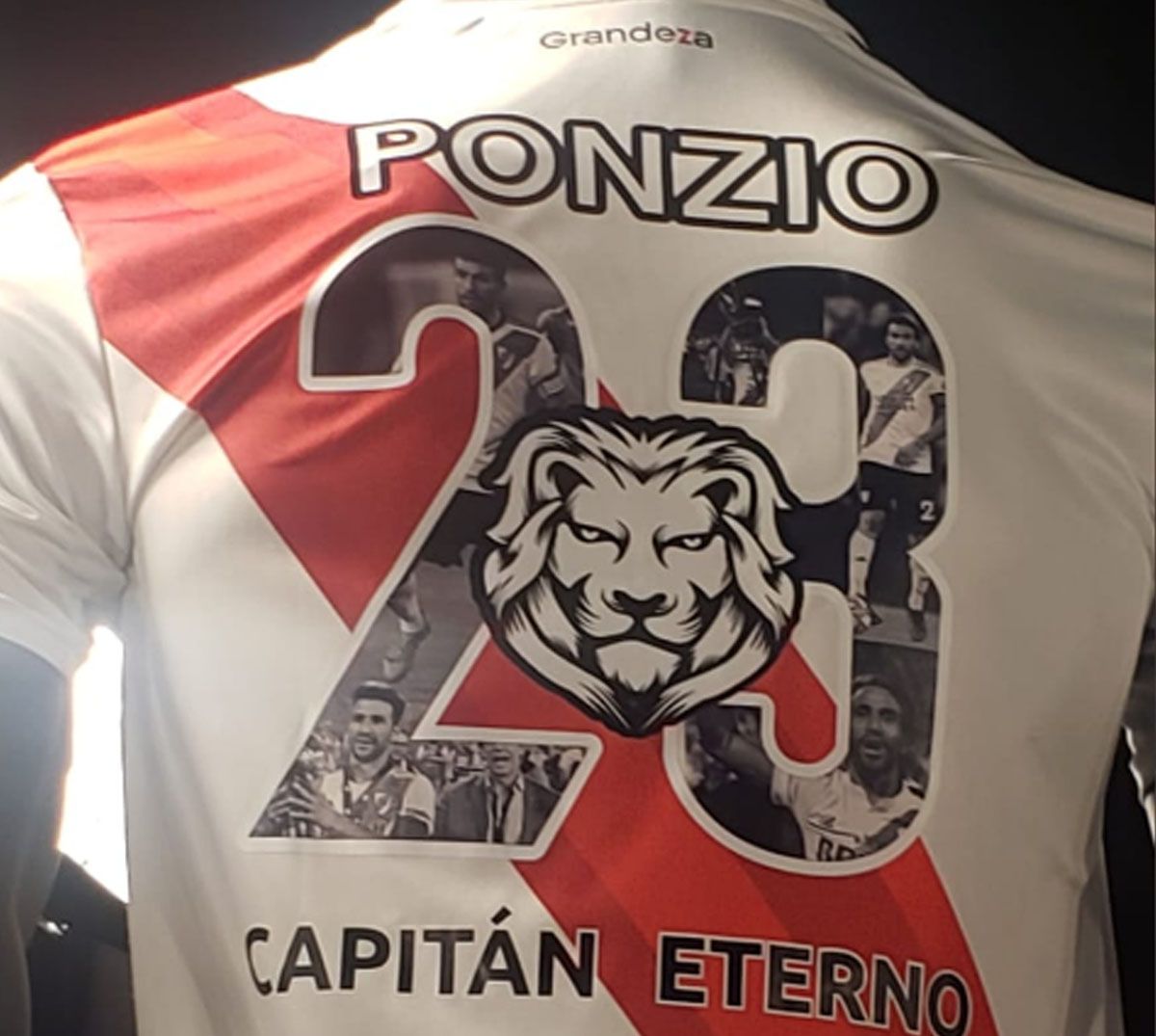 La camiseta especial para la despedida de Ponzio