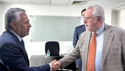 Alfredo Cornejo en las oficinas de la empresa estatal minera, Codelco.