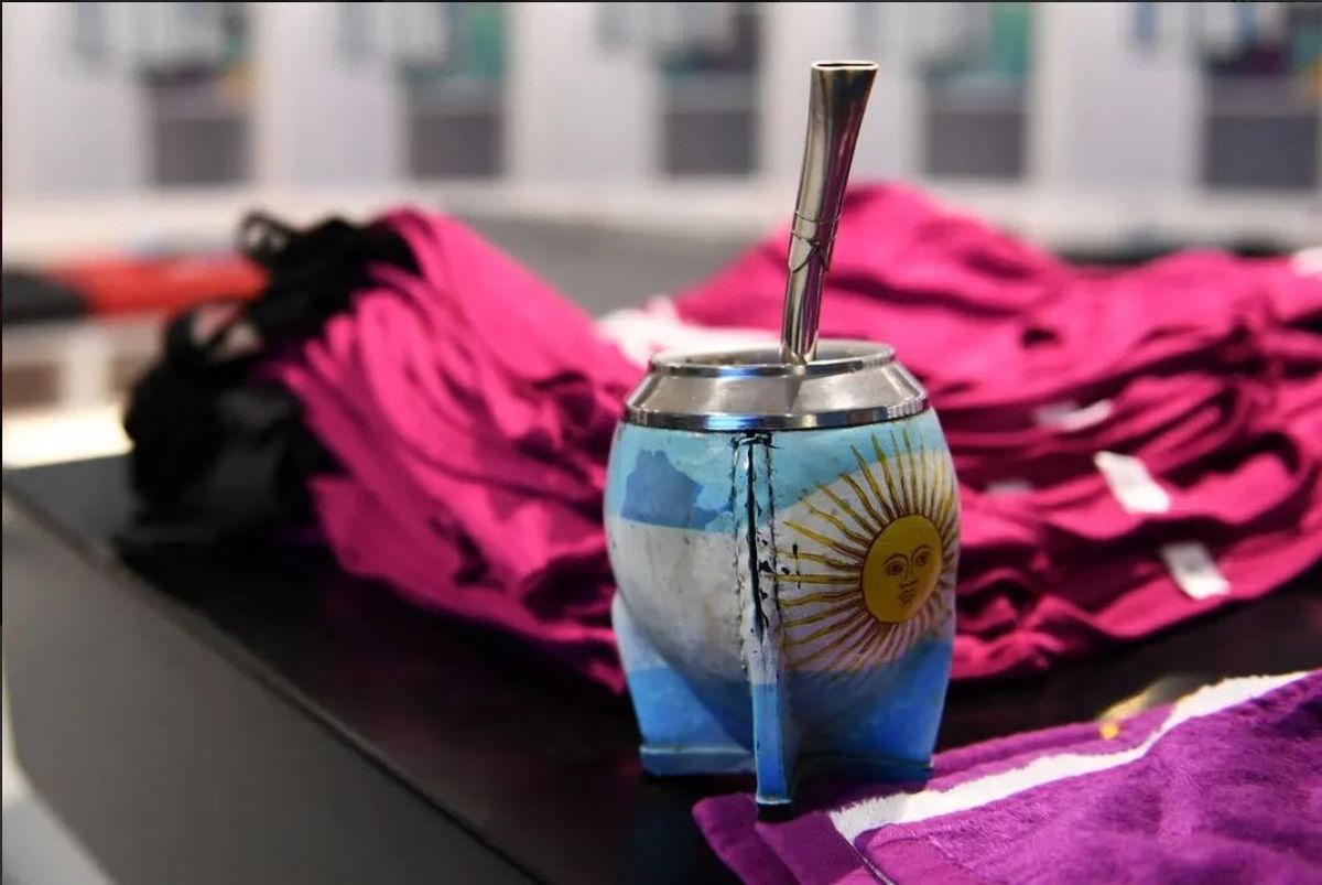 Mate rico y saludable. El mate siempre acompaña a la Scaloneta pero, ¿cuál es la yerba preferida por los jugadores? Mate rico y saludable. El mate siempre acompaña a la Scaloneta pero, ¿cuál es la yerba preferida por los jugadores?