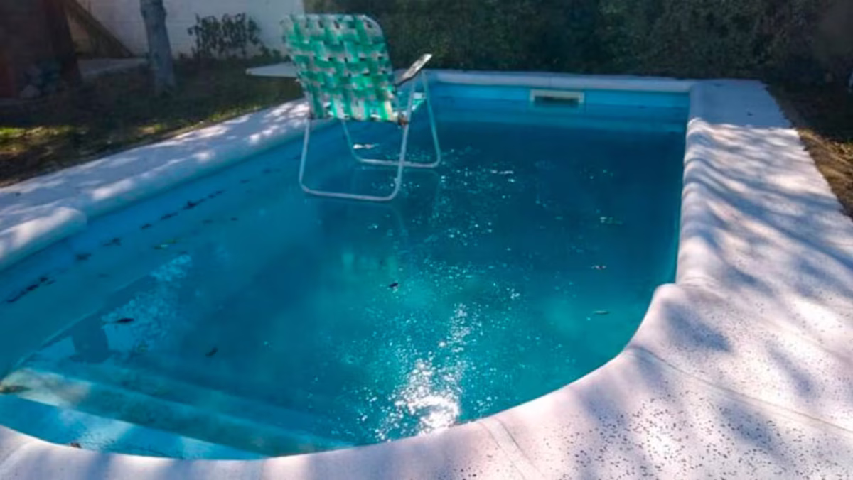 ¡Tremendo frío! se les congeló el agua de la pileta. ¡Tremendo frío! se les congeló el agua de la pileta.