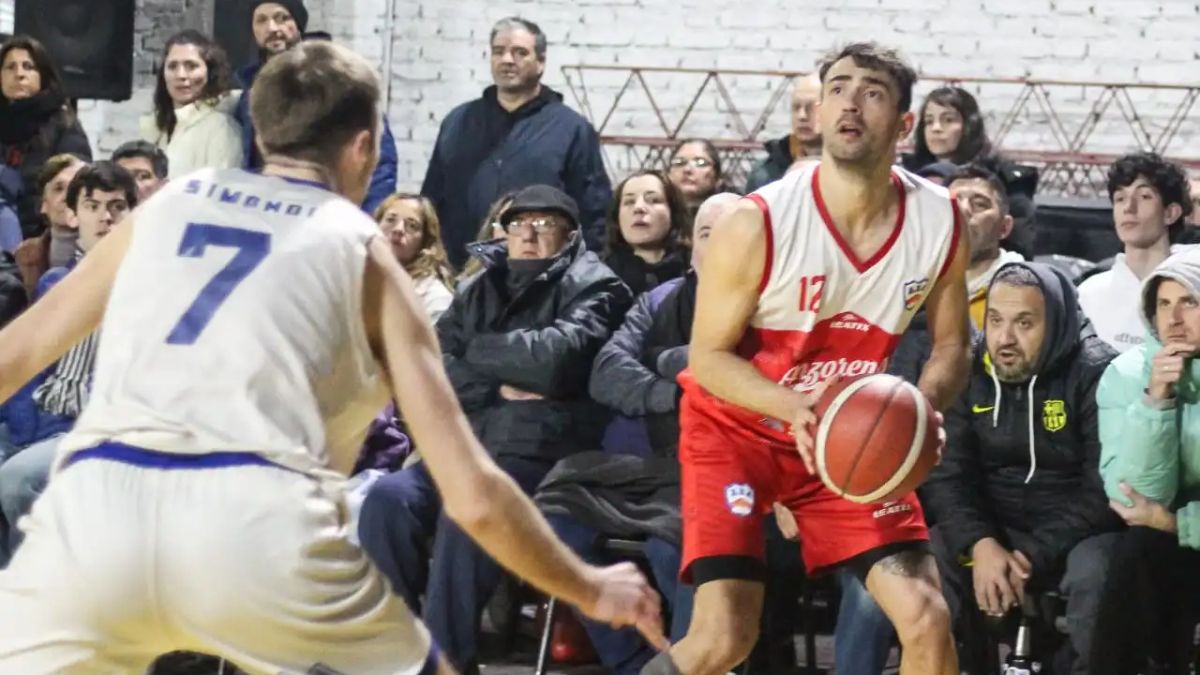 La Asociación Deportiva Anzorena ganó el primer duelo de la serie final del Apertura de la Federación del Básquet de Mendoza, pero luego Rivadavia dio vuelta la historia. La Asociación Deportiva Anzorena ganó el primer duelo de la serie final del Apertura de la Federación del Básquet de Mendoza, pero luego Rivadavia dio vuelta la historia.