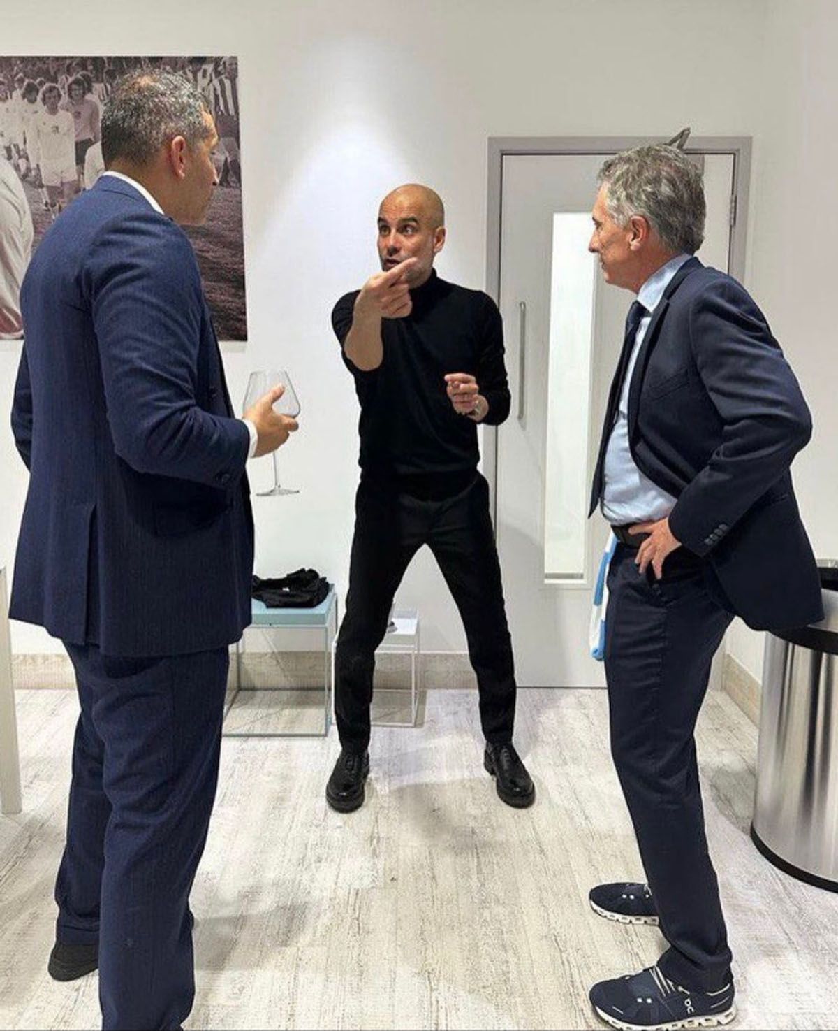 Mubarak, Guardiola y Macri después del partido