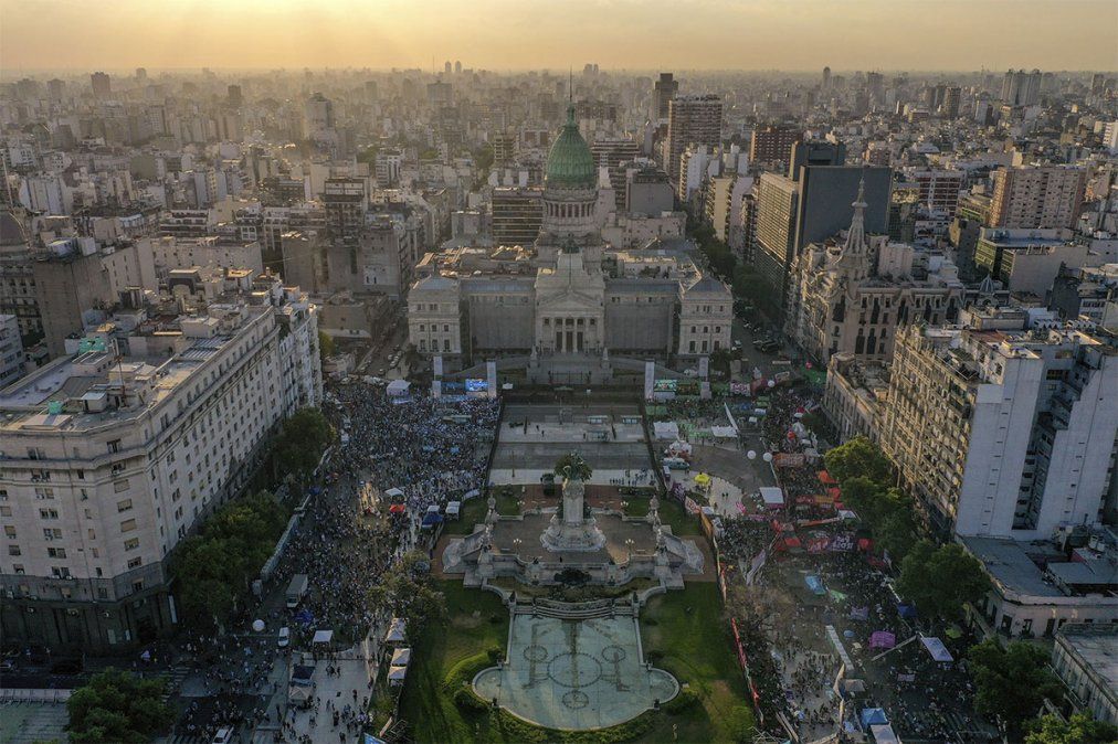 Dos senadoras que no habían anticipado su postura indicaron durante su discurso que acompañarán el proyecto que busca legalizar el aborto en Argentina.