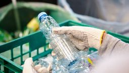 Reciclaje: descubrí cómo crear una maceta a partir de una botella de plástico.